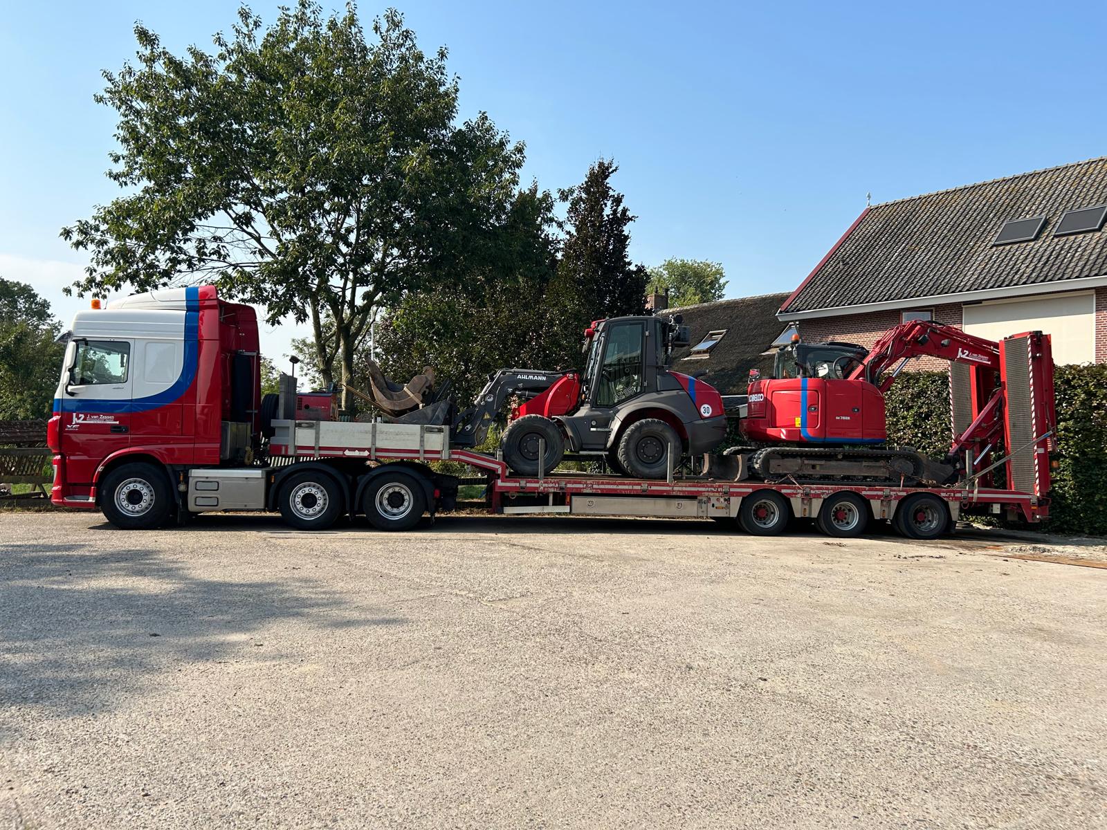 Geladen vrachtwagen met betonplaten